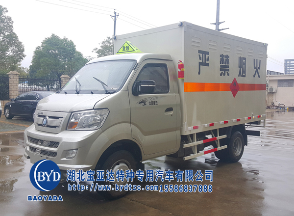 征遠牌LHG5030XQY-WP01型爆破器材運輸車